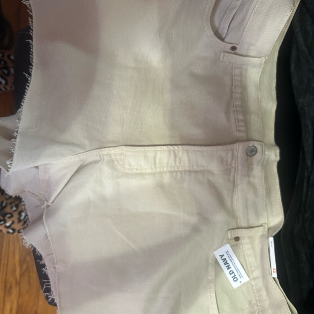 Old Navy Cream Denim Shorts-S22